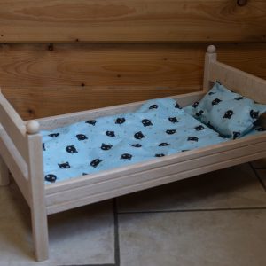 Lit de poupée avec couette