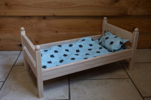 Lit de poupée avec couette