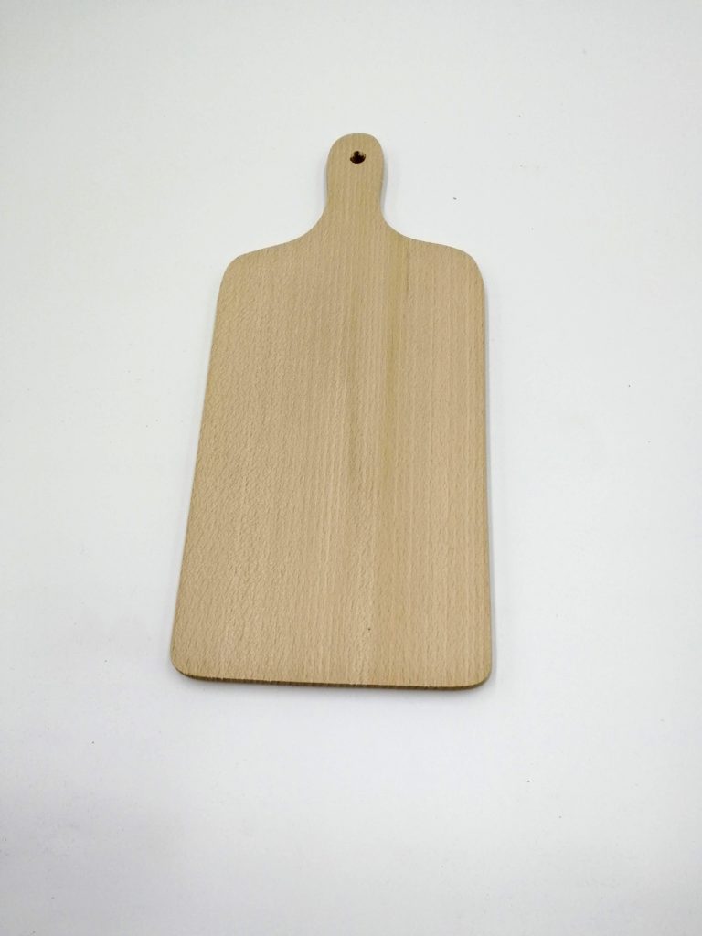 Planche pour découper toutes sortes d’ingrédients.
Avec poignée pour faciliter la prise en main.
Bois de hêtre