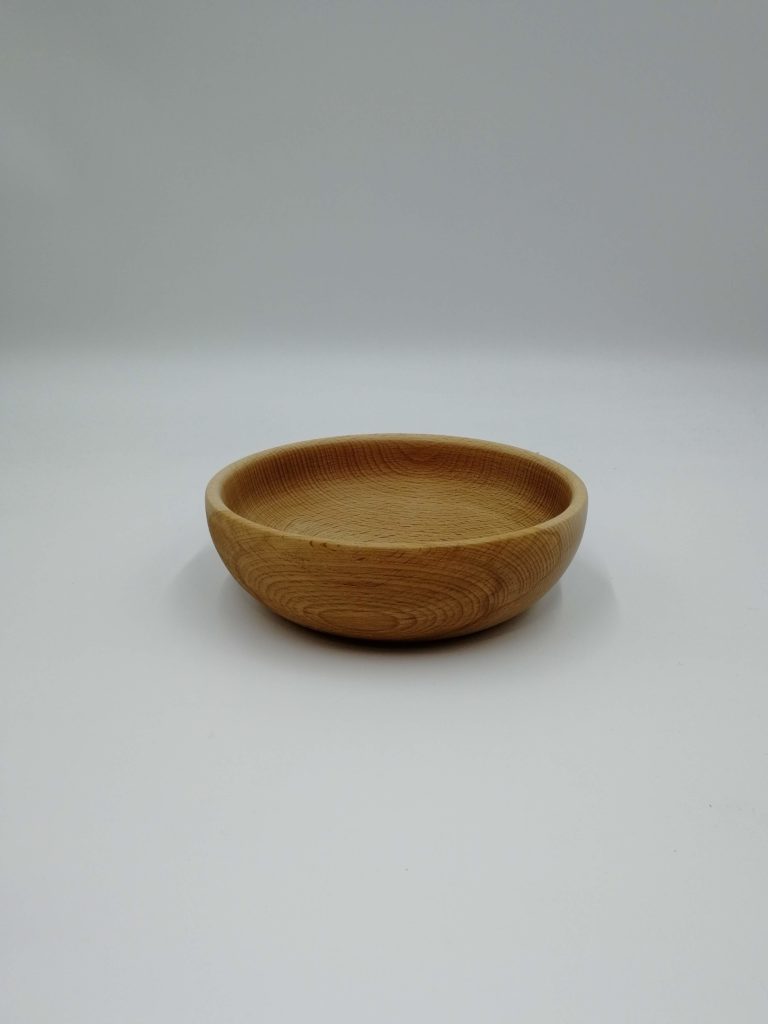 Rustique et attrayant, ce saladier est idéal pour servir salade et fruits.
Ce magnifique saladier en bois est durable, facile à nettoyer.
Convient pour un usage quotidien.
Peut constituer un beau centre de table