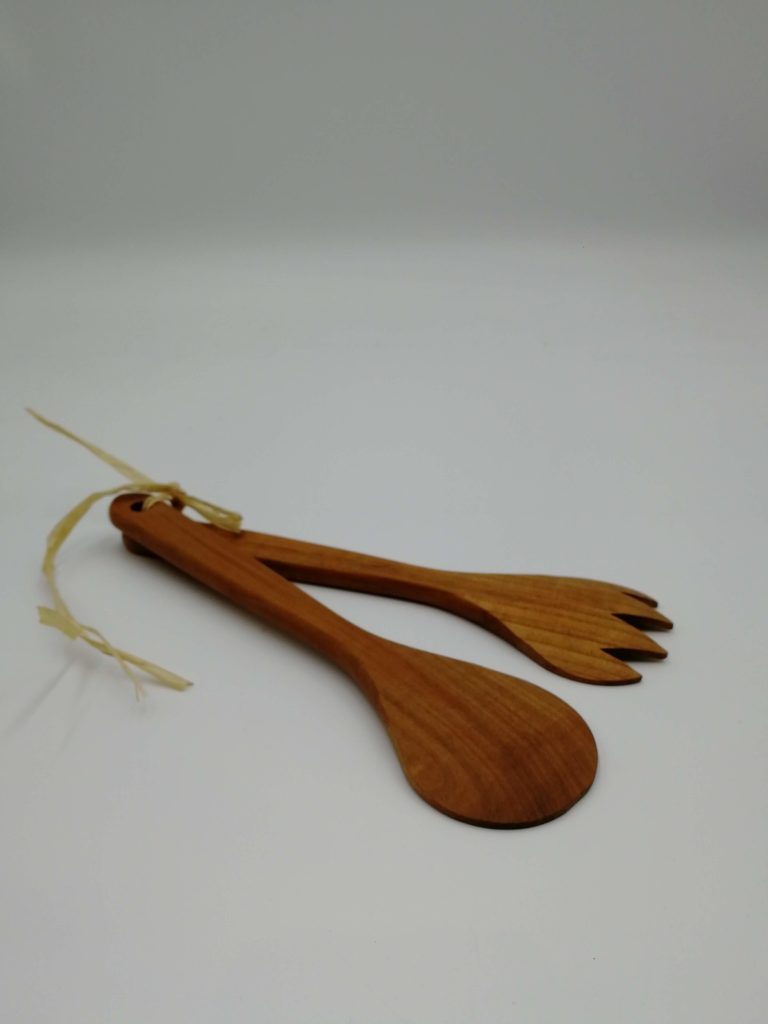 Le bois de Cerisier est un bois précieux et a une couleur chaude et brillante Bois de cerisier d'Europe
Huilé avec huile naturelle, 100 % à base de plantes. Vegan : totalement non toxique
Bois de Cerisier issu de forêts durables en Europe : petite empreinte écologique
Elégant et pratique