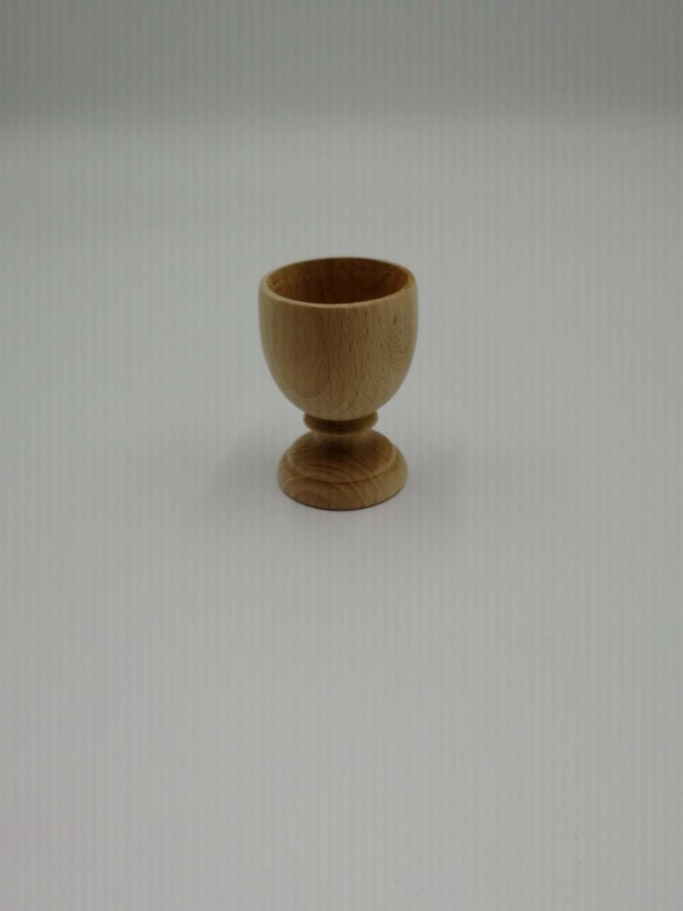 • Coquetier en bois de hêtre.
• Parfait pour la cuisine, pour les amateurs d’oeuf à la coque.
• Créez votre propre coquetier coloré unique.
• Laissez libre cours à votre imagination.