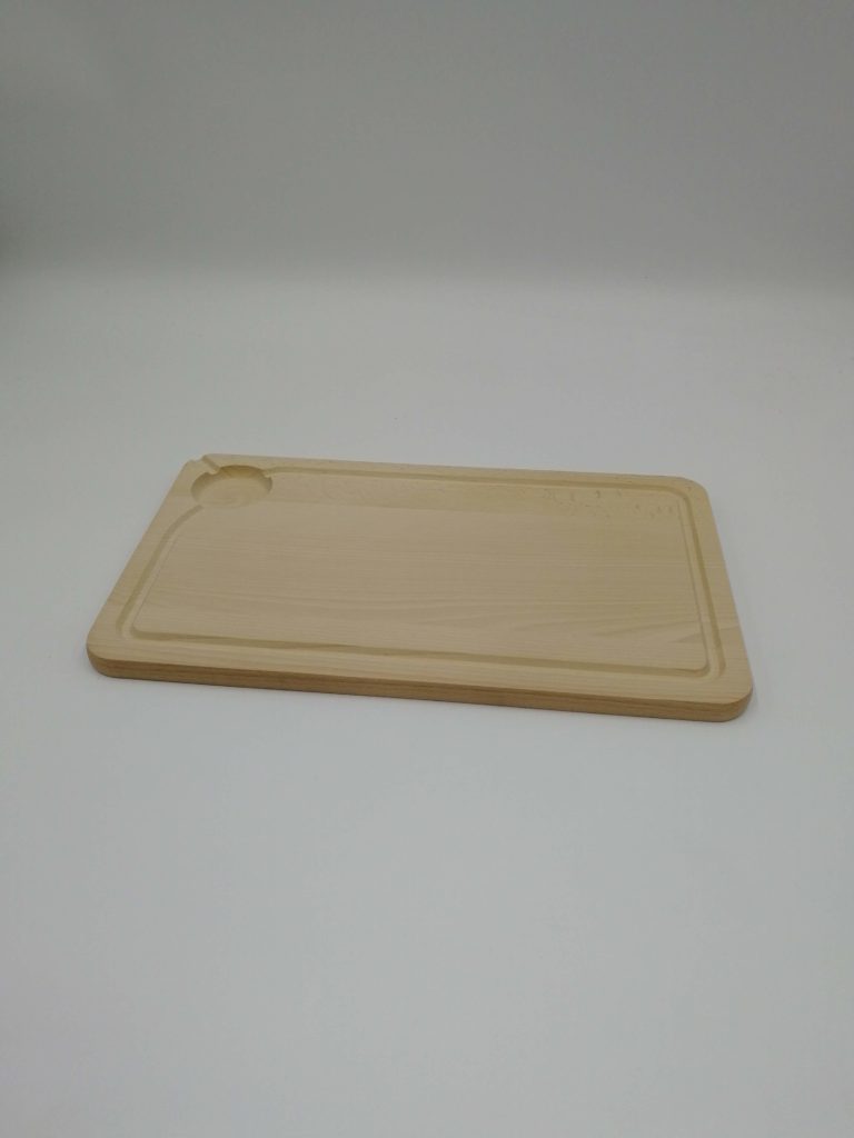 Notre planche à découper est fabriquée avec des méthodes traditionnelles à partir de bois de hêtre.