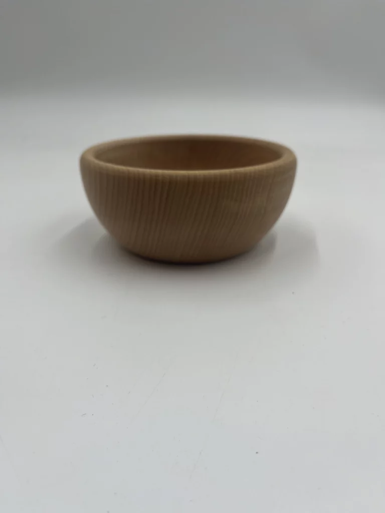 Très joli bol en bois de hêtre huilé pour vos apéros sympas
A utiliser de multiples façon.