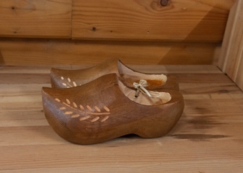 Paire de sabots sculptés 16 cm