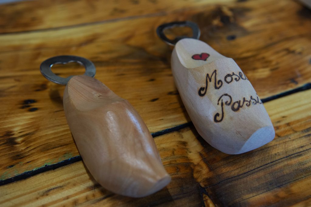 Sabot original.
Cadeau idéal à offrir à un homme.
On peut également le personnaliser selon demande