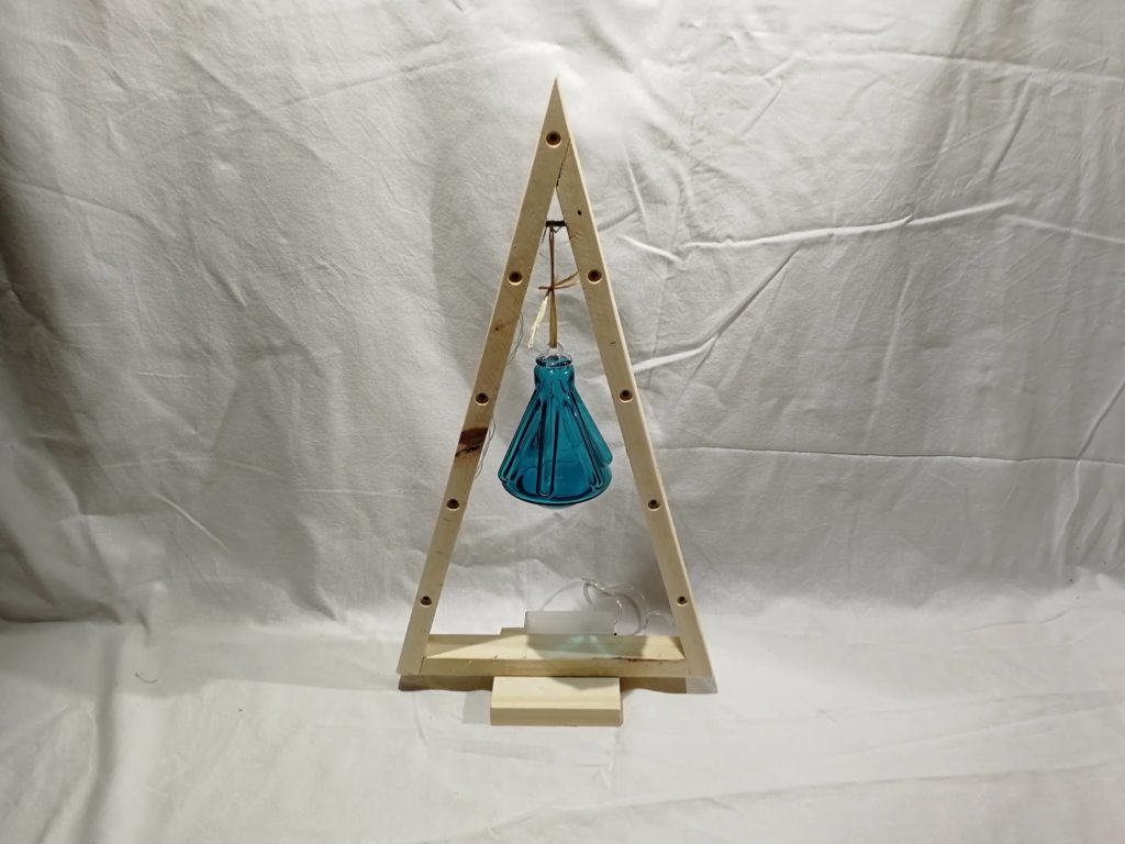 Arbre en bois avec Leds intégrés.