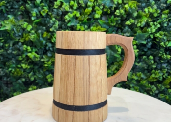 Chope demi-litre personnalisable en chêne – intérieur bois